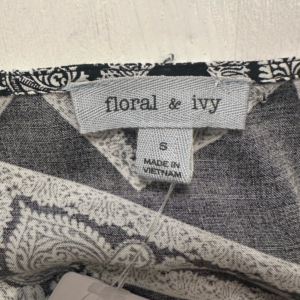 NWT Floral & Ivy Black & White Bandana Print Peasant Blouse – Size Small - Picture 3 of 8